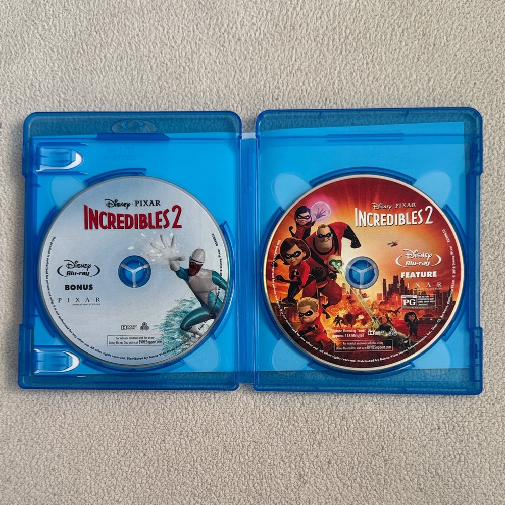 Disney Pixar The Incredibles & The Incredibles 2 DVD & BLU RAY Set - Picture 10 of 10
